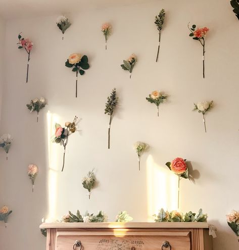 Full blog post detailing all the steps and materials for creating your own flower wall. Follow me on Instagram @kelseyhaverdesigns Flower Decorations Bedroom, Flower Wall Aesthetic Bedroom, Dorm Flower Wall, Taped Flower Wall, Floral Garland Bedroom, Flower On Wall Decor, Flower On The Wall, Flower Accent Wall Bedroom, How To Do A Flower Wall