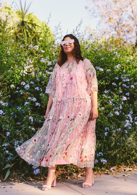 Plus Size Fashion for Women Plus Size Floral Dress Wedding Guest, Plus Size Garden Party Outfit, Plus Size Resort Wear Outfits, Wedding Dresscode, Garden Party Outfit, Extra Fashion, Vibes Outfit, Latest Summer Fashion, Wedding Lookbook