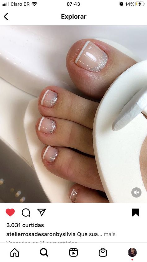 White Toe Nail Design, French Toe Nails With Design, Prom Pedicures, Pedicure Ideas Glitter, Gold Gel Nails, Gel Toe Nails, Cute Toe Nails, Nails Design With Rhinestones, Classy Acrylic Nails