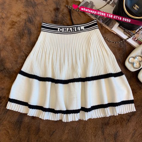 Cute Chanel Outfits, Skirt Chanel, Chanel Skirt Outfit, Chanel Clothing, Chanel Clothes, Chanel Outfits Women, Chanel Skirt, Channel Outfits, Baggy Pants