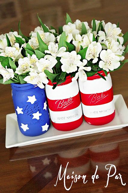 American Flag Mason Jar centerpiece at www.maisondepax.com!!! Bebe'!!! Cute Fourth Of July Mason Jar Centerpiece!!! Army Welcome Home Party Ideas, Military Breakfast, Military Wall Decor Ideas, Military Decorating Ideas, Welcome Home Signs For Military, Bf Christmas, Military Diy, Deployment Party, Military Office