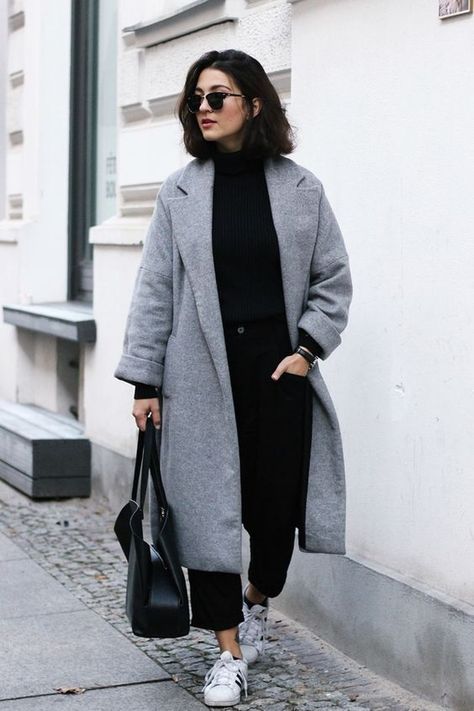 Grey Coat Outfit, Mantel Outfit, Long Grey Coat, Life Vibes, Mantel Beige, Best Winter Coats, Winter Outfits Aesthetic, Gray Coat, Winter Fashion Outfits Casual