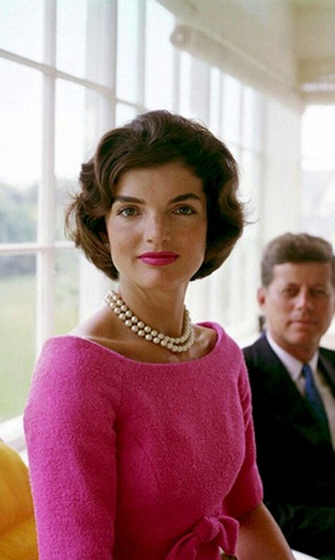 Jackie Onassis Style, Copy Cats, Jackie O Style, Jackie Onassis, Mode Retro, Signature Styles, Jackie O, Fall Clothes, Fashion Icons