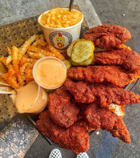 Daves Hot Chicken Tenders, Fast Food Ideas Restaurants, How To Make Dave’s Hot Chicken Sauce, Daves Hot Chicken Mukbang, Daves Chicken, Chicken Tenders Aesthetic, Dave's Hot Chicken, Chicken Tenders And Fries, Hot Fries