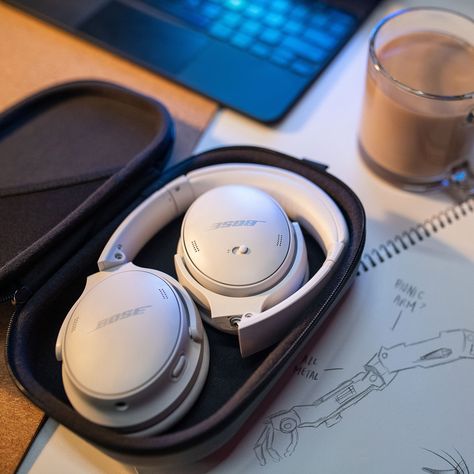 一瞬で静寂に包まれるBoseのノイキャンは一度体験する価値アリ！ | ＆GP Bose Quietcomfort 45, Wishlist 2022, Luxury Things, Jbl Headphones, Bose Headphones, Waterproof Headphones, Bose Quietcomfort, Wireless Noise Cancelling Headphones, White Headphones