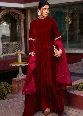 Pakistani Wedding Gown, Velvet Anarkali Suits, House Wear, Indian Wedding Gowns, Velvet Dress Designs, Pakistani Party Wear, Indian Party Wear, Velvet Gown, Party Kleidung