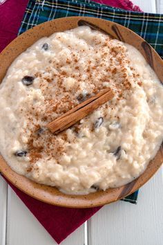 Puerto Rican Rice Pudding Recipe, Coconut Milk Recipes Dessert, Peruvian Rice, Rice Cinnamon, Milk Recipes Dessert, Peruvian Desserts, Coquito Recipe, Peruvian Dishes, Puerto Rican Dishes