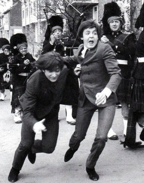 Beatlemania Beatles Help, Beatles Quotes, Beatles Funny, Beatles Rare, Lennon And Mccartney, Beatles Photos, Bug Boy, Beatles Pictures, Beatles Art