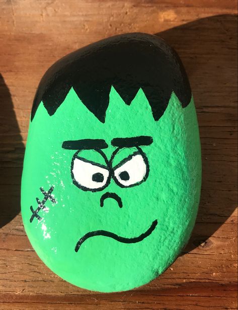 Frankenstein Painted Rocks, Halloween Rock Painting Ideas Easy, Rock Painting Ideas Halloween, Fall Rock Painting Ideas, Halloween Painted Rocks Frankenstein, Rockpainting Halloween, Halloween Rock Painting Ideas, Halloween Pebble Painting, Scary Rock Painting