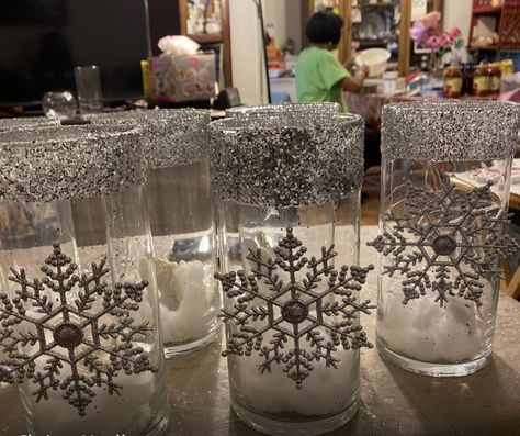 Winter Wonderland Wedding Centerpieces, Winter Wonderland Centerpieces, Office Decorations Ideas, Snowflake Centerpieces, Easter Office Decorations, Wonderland Sweet 16, Winter Wonderland Birthday Party, Winter Wonderland Decorations, Christmas Decorations Centerpiece