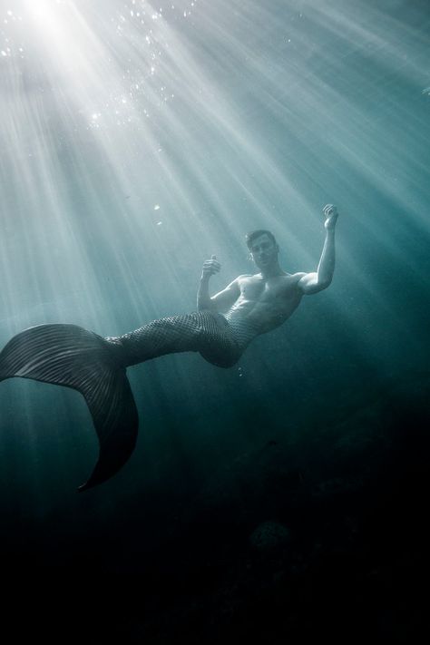 Max Rigel Zodiac Academy, Merman Aesthetic, Max Rigel, Mermaid Boy, Male Mermaid, Dark Mermaid, Mermaid Photography, Swimming In The Ocean, Mermaid Man