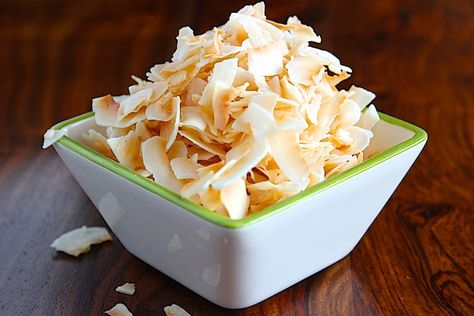 Sweet~N~Salty Coconut Chips and The Health Benefits of Coconut Benefits Of Coconut, Holistic Recipes, Coconut Health Benefits, Dry Coconut, Coconut Chips, Paleo Snacks, Salty Snacks, Free Snacks, Coconut Recipes