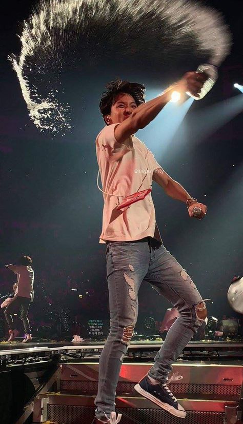 Jhope throwing water on the last day of the Hong Kong Concert J Hope Smile, Taehyung Cute, Photo Sequence, Hope Bts, Gwangju, Hoseok Bts, Holy Water, Bts J Hope, Bts Concert