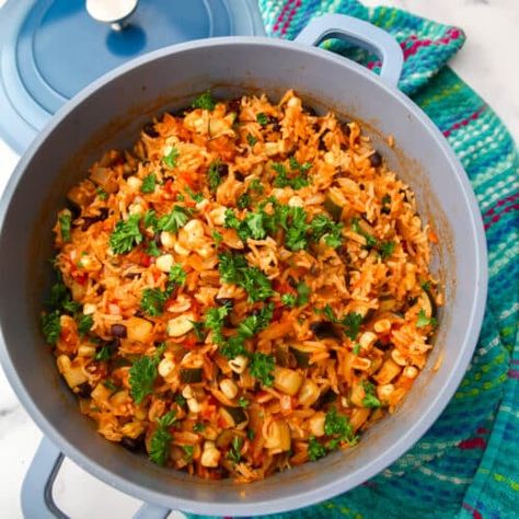 Vegan Mexican Rice - The Hidden Veggies Vegan Mexican Rice, Easy Mexican Rice, Low Fat Vegan Recipes, Mexican Rice Easy, Vegan Beef, Vegan Burrito, Vegan Dinner Recipes Easy, Vegan Mexican Recipes, Easy Vegan Dinner