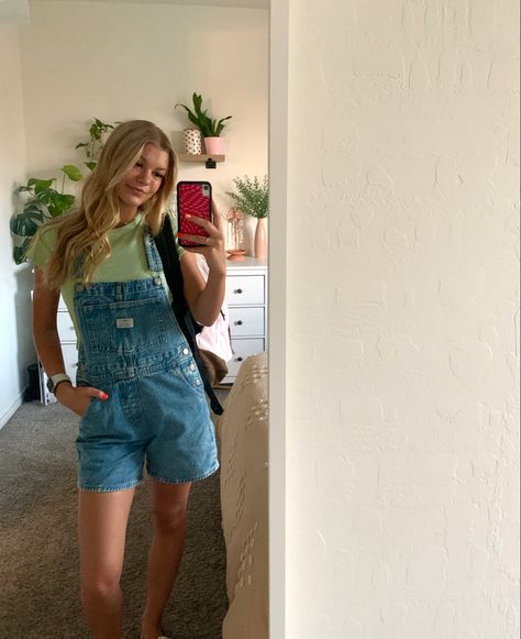 Summer Outfits 2024 Short Women, Overall Outfits Summer, Summer Overall Outfits, Womens Overalls Outfits, Jean Overall Outfits, Overalls Outfit Short, Cute Overall Outfits, Overall Shorts Outfit, Denim Overalls Outfit