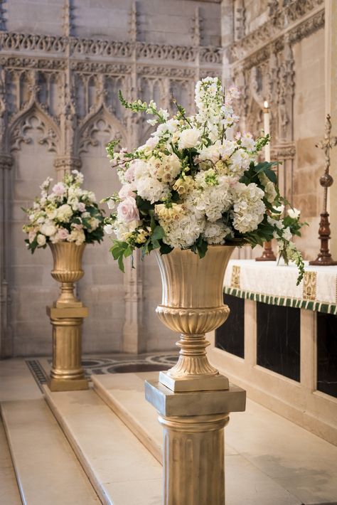 Wedding Urns, School Chapel, Ceremony Decorations Church, Wedding Church Decor, Church Altar Decorations, Church Wedding Flowers, Altar Design, Altar Arrangement, Altar Flowers