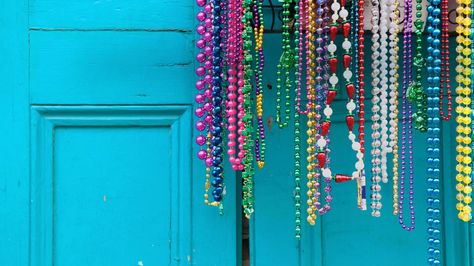 New Orleans Mardi Gras Wallpaper | Mardi Gras beads in New Orleans Beautiful High Quality Wallpapers ... Nouvelle Orleans, Funk Bands, Mardi Gras Parade, New Orleans Mardi Gras, Mardi Gras Beads, Mardi Gras Party, Fat Tuesday, Southern Charm, Party Inspiration