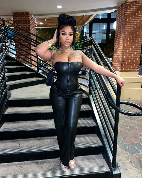 Black Corset And Leather Pants, Corset Top And Leather Pants Outfit, Lace Corset Outfit Black Women, Corset Birthday Outfit Black Women, Corset Outfit Ideas Black Women, Corset Top With Leather Pants, Leather Pants Corset Outfit, Black Leather Outfit Black Women, Black Corset Outfit Black Women