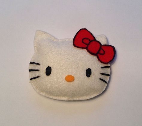 Hello Kitty Felt Keychain By Mokulen22 On Deviantart D72 Hello Kitty Felt Ornament, Felt Plushie Ideas, Cute Felt Plushies, Felt Hello Kitty, Hello Kitty Handmade, Felt Plushie, Diy Hello Kitty, Felt Keychain, Hello Kitty Keychain