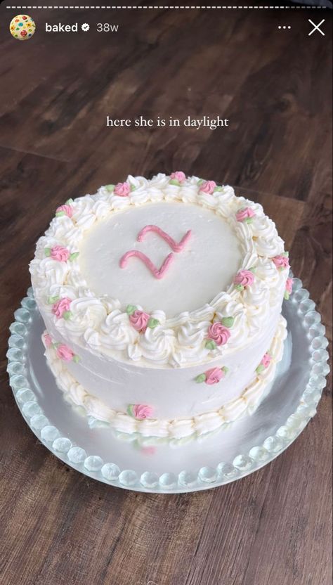 Birthday Cake Ideas White, 23 Birthday Cake, Simple Birthday Cake Designs, 22nd Birthday Cakes, White Pink Flowers, Easy Cakes To Make, Sweet Sixteen Birthday Party Ideas, White Birthday Cakes, 21st Cake