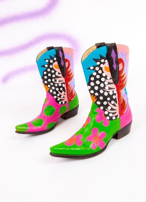 Painted Cowboy Boots, Cute Cowgirl Boots, Boots Diy, Circus Outfits, Urban Cowgirl, Happy Shoes, Hippie Party, Leather Cowgirl Boots, Boot Bling