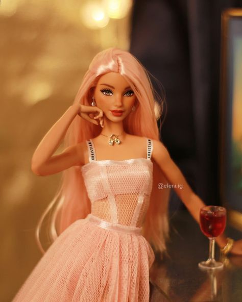 Barbie Slay, Christmas Barbie Dolls, Barbie Photography, Merry Christmas Everybody, Barbies Pics, Fashion Illustration Tutorial, Barbie Doll Set, Doll Things, Going To Sleep