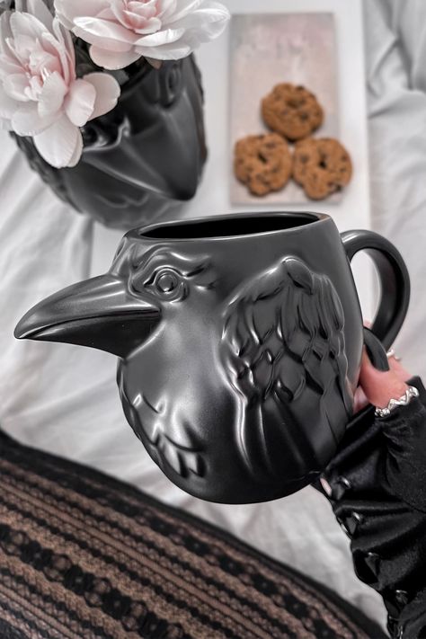 RAVEENA.- Ceramic mug.- Statement raven shape.- Matte finish.- Width 17cm / 6.7"- Height 11cm / 4.3"With KILLSTAR branding, 100% Stoneware.Hand wash only. Wash before use. Do not microwave. Imported. Interesting Mug Shapes, Emo House Decor, Goth Mug, Metaphysical Aesthetic, Mug Art Ideas, Gothic Mugs, Goth Gift Ideas, Tea Sommelier, Mug Shapes