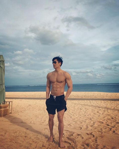 CHUANDO TAN 陈传多 on Instagram: "Not in great form, but happy being in the nature 😜 Awesome week ahead peeps👌:) #whenWillISeeYouAgain #nature #wilderness" Chuando Tan, Korean Male Models, Handsome Asian Men, Hot Asian Men, Tan Body, H U, Boy Poses, Men's Muscle, Japanese Men