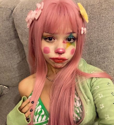 monstra0.o Cute Clown Makeup, Halloween Makeup Clown, Funky Makeup, Graphic Makeup, Cute Clown, Swag Makeup, Cool Makeup Looks, Style Basics, Cute Makeup Looks