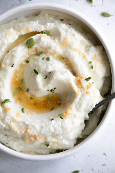 Cauliflower Puree Recipe, Buffalo Cauliflower Recipes, Baked Buffalo Cauliflower, Garlic Mashed Cauliflower, Cauliflower Mashed, Mashed Cauliflower Recipe, Classic Mashed Potatoes, Creamy Mashed Cauliflower, Recipe Cauliflower