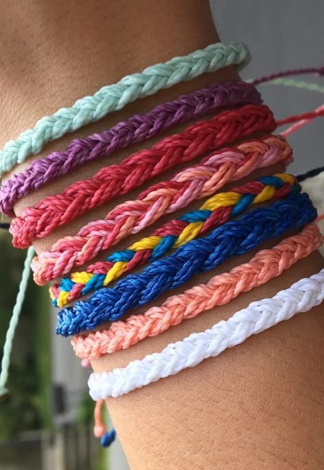 35+ Free Gift To Friend Crochet Bracelets New 2019 - Page 26 of 36 - stunnerwoman. com Crochet Friendship Bracelets Pattern, Friendship Bracelet Crochet, Crochet Beads Bracelets, Crocheted Friendship Bracelets, Crochet Friendship Bracelets Free Pattern, How To Make Crochet Braclets, Crochet Friendship Bracelet, Knitted Bracelets How To Make, Crocheted Bracelets Free Pattern