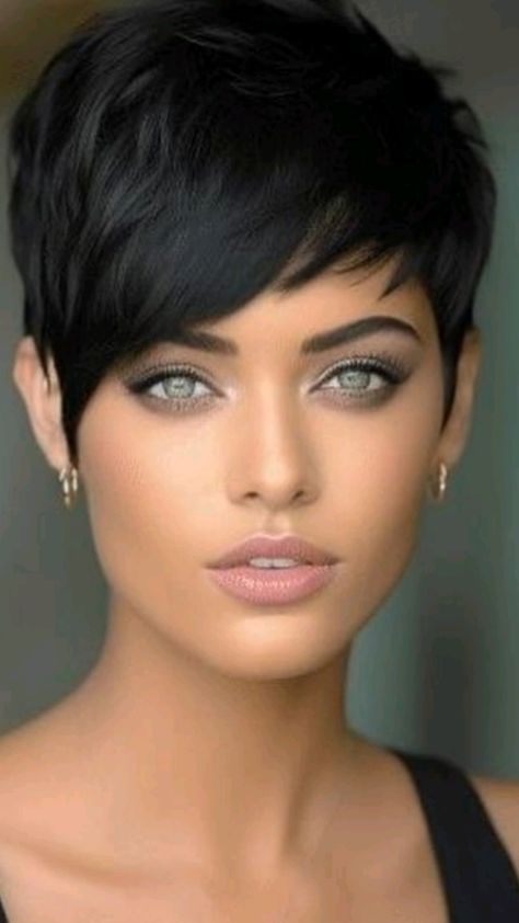 Haircuts Trendy, Hairstyles For Summer, Trendy Short Hairstyles, Short Choppy Haircuts, Longer Pixie Haircut, Short Hair Images, Short Hair Pixie Cuts, Pixie Haircut For Thick Hair, Short Hair Trends