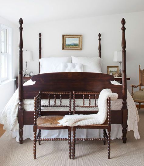 Their bedroom has a 1940s mahogany four-poster bed that Trina rescued from a friend’s barn. The wood looks gorgeous against all the white. Spanish Transitional, English Country Bedroom, English Bedroom, Dream Bedrooms, Sunday Inspiration, Four Poster Bed, Four Poster, Poster Bed, Country Bedroom