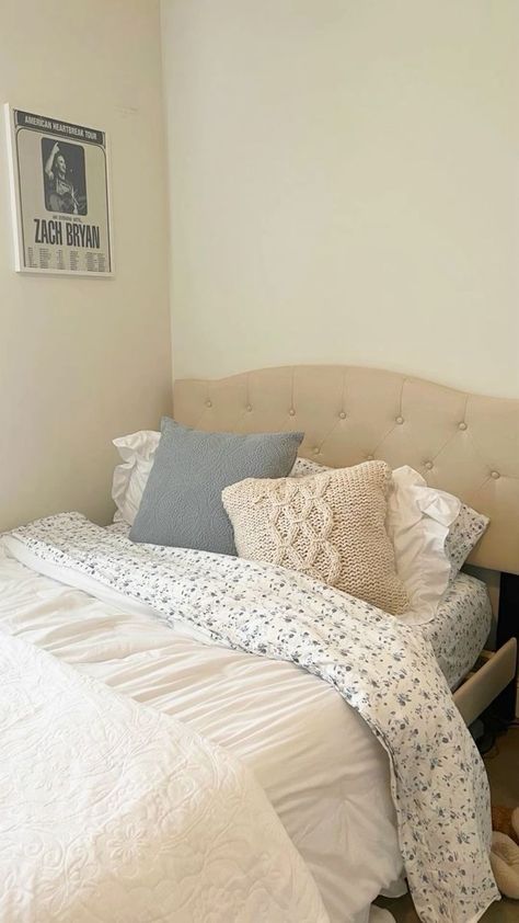 Easy Bedroom Inspirations, Light Blue Navy And White Bedroom, Costal Granddaughter Dorm Room Decor, Costal Granddaughter Dorm Room, Costal Grandma Dorm Room, Coastal Grandma Dorm Room, Costal Cowgirl Rooms, Coastal Cowgirl Aesthetic Apartment, Costal Cowgirl Dorm Room