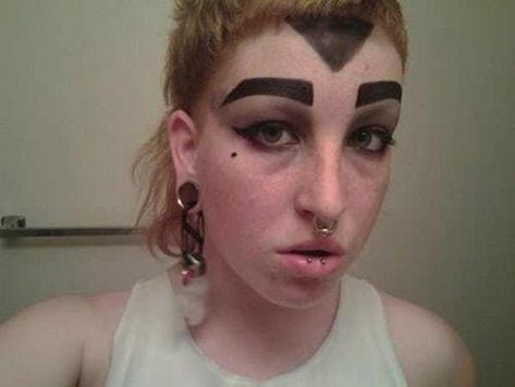 Funny Pictures of Awful, Ugly Eyebrows Nike Eyebrows, Eyebrow Fails, Funny Eyebrows, Crazy Eyebrows, Bad Eyebrows, Eyebrow Trends, Makeup Fails, Bad Makeup, Eyebrows On Fleek