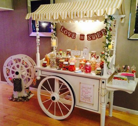 Wedding Candy Cart, Chocolate Caramel Apples, Luxury Candy, Ideas Illustration, Kids Market, Cardboard Car, Leftover Halloween Candy, Sweet Carts, Fair Booth