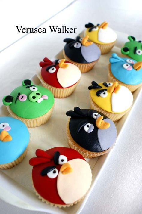 Angry Birds Cupcakes, Cupcakes Flores, Bird Birthday Parties, Angry Birds Cake, Dessert Original, Angry Birds Party, Cupcakes Decorados, Bird Party, Creative Cupcakes