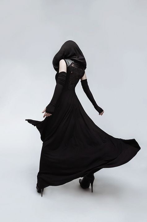 Witches Clothes, Dark Fantasy Fashion, Wedding Dress Asymmetrical, Stil Rock, Vampire Cosplay, Witch Clothing, Black Gothic Dress, Asymmetrical Wedding Dress, Vampire Dress