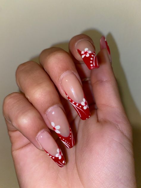 Red Flower Nails Short, Y2k Nails Flowers, Acrylic Nails For Hawaii, Lilly Nails Designs, Hawaii Acrylic Nails, Hawaiian Nails Designs, Nails For Hawaii, Red Flower Nails, Hawaiian Nail Art