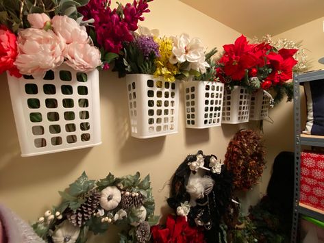 Ikea Variera “trash can” for artificial flower storage 💐 Organizing Floral Stems, Floral Storage Ideas, Artificial Flower Storage Ideas, Silk Flower Storage, Flower Storage Ideas, Fake Flower Storage Ideas, Wreath Organization, Artificial Flower Storage, Ikea Variera