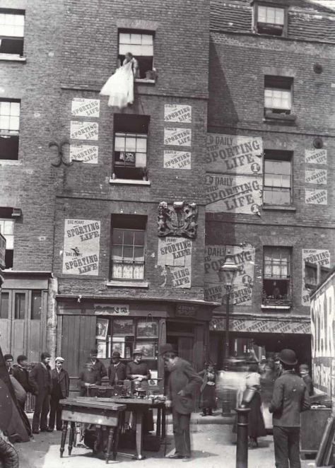 Markets In London, Historical London, London Market, East End London, Victorian Life, London Areas, Victorian London, London History, London Pictures