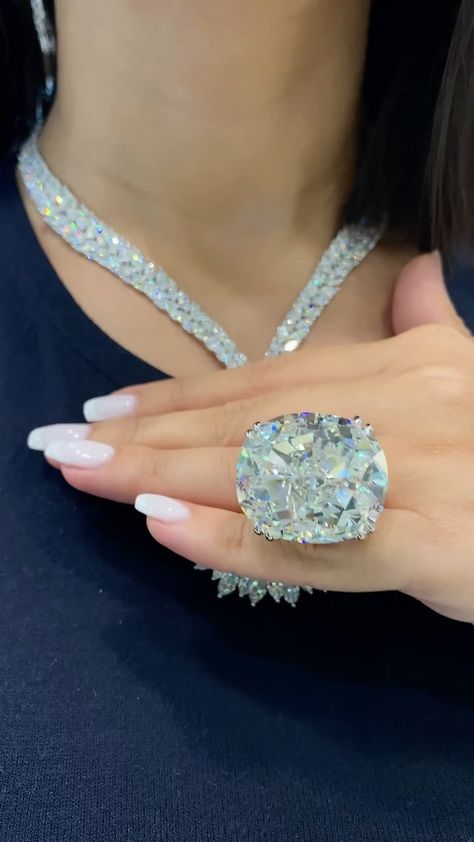 Huge Diamond Rings, Big Diamond Engagement Rings, Big Diamond Rings, Big Wedding Rings, Big Engagement Rings, Bridal Necklace Designs, Jewelry Knowledge, Neck Pieces Jewelry, Cushion Cut Diamond Ring