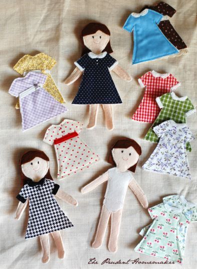 Felt Paper Dolls, Felt Doll Tutorial, Felt Gifts, Operation Christmas Child, Handmade Christmas Gifts, Doll Tutorial, Sewing Toys, Sewing Gifts, Felt Dolls