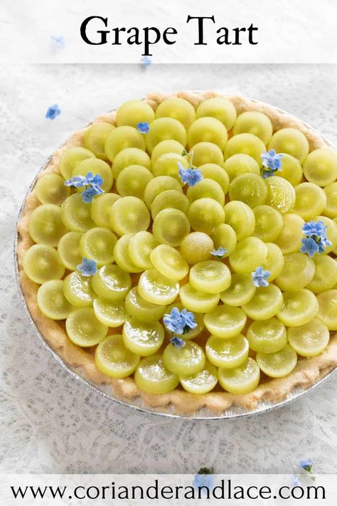 This grape tart is absolutely delicious with a creamy custard filling topped with juicy and lightly sugar-dusted green grapes. Tart Dessert Recipes, Green Grapes Recipes, Grape Tart, Grape Dessert, Recipes Fruit, Grape Recipes, Strawberry Tart, Tarts Crust, Tart Dessert