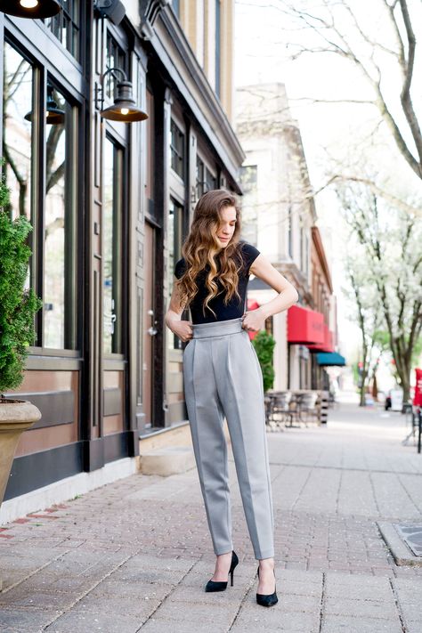 Light Gray Dress Pants Outfit, Work Outfit Gray Pants, Light Gray Slacks Outfit Women, Light Gray Pants Outfit Work Women, Light Grey Pants Outfit For Work Women, Light Gray Trousers Outfit, Light Grey Pants Outfit Work, Styling Grey Pants, Gray Trousers Outfit Women