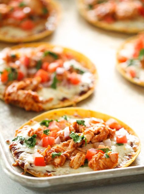 Bbq Chicken Tostadas, Tostadas Recipe, Lunch Saludable, Chicken Tostadas, Six Sisters Stuff, Six Sisters, Dinner Healthy, Easy Lunch, Latin Food