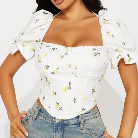 Size L Brand New No Tags Styling Floral Tops, Cute Fashion Nova Outfits, Corset Tops Outfit, Floral Crop Top Outfit, Floral Top Outfit, Floral Corset Top, Feminine Tops, Outfit Corset, Corset Top Outfit