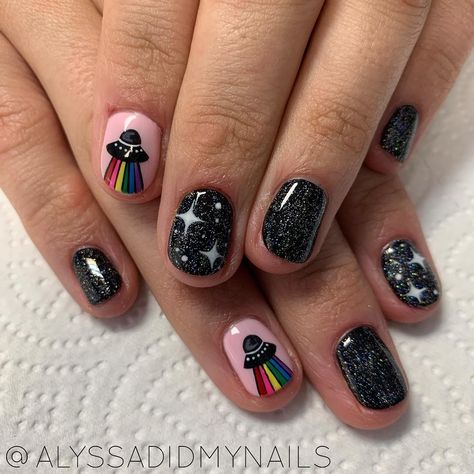 Spaced Out #spacenails #ufo #gel #gelmanicure #manicure #freehand #awesomenailart #nailart #nailsdid #bocanailart #alyssadidmynails… Cute Space Nails, Ufo Nail Art, Space Nails Design, Spaceship Nails, Space Theme Nails, Space Themed Nails, Saturn Nails, Outer Space Nails, Alien Nails Design