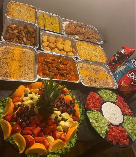 Soul Food Buffet Ideas, Small Birthday Dinner Ideas, Friendmas Party Ideas Black People, Finger Foods For Party Black People, Food Set Up For Party, Dinner Ideas Black Family, Birthday Party Food Black People, Soul Food Buffet, Baby Shower Food Black People