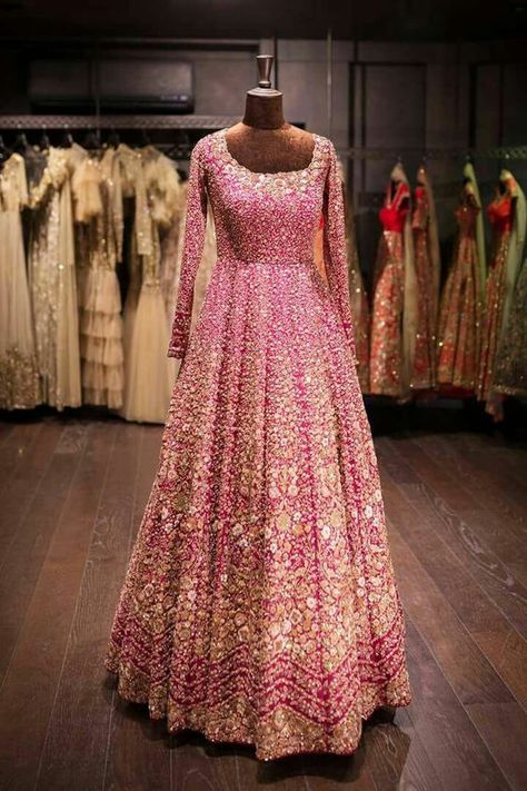 30+ Bridal Lehenga Designs Images for Wedding Reception 2018-2019 Carpet Wedding, Indian Wedding Gowns, Pengantin India, Bridal Lehenga Designs, Latest Bridal Lehenga, Wedding Lounge, Designer Bridal Lehenga, Indian Bridal Lehenga, Indian Salwar Kameez